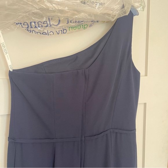 Davids Bridal Chiffon one-shoulder bridesmaid dress with cascade Navy/marine - Picture 5 of 12